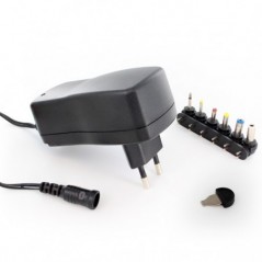 METRONIC TRANSFORMADOR UNIVERSAL 2200mA + USB