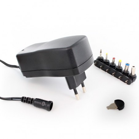 METRONIC TRANSFORMADOR UNIVERSAL 2200mA + USB