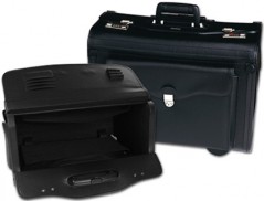 MALA PILOTO PRETA, FECHO COM COMBINACAO, COM RODAS