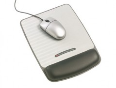 TAPETE PARA RATO 3M COM APOIO DE PULSO EM PELE PRETA - LINHA